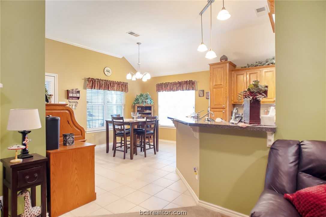 photo 3: 4410 Colony Place Drive, Bryan TX 77808