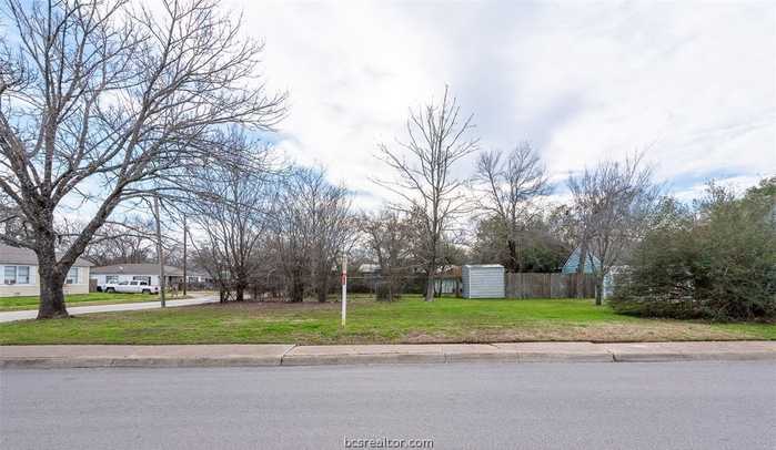 photo 2: 1434 Baker Avenue, Bryan TX 77803