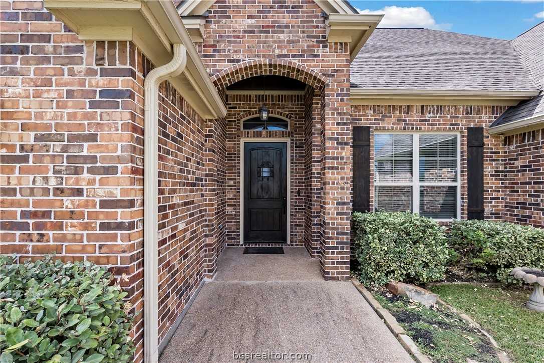 photo 2: 3320 Lewisburg Court, Bryan TX 77808