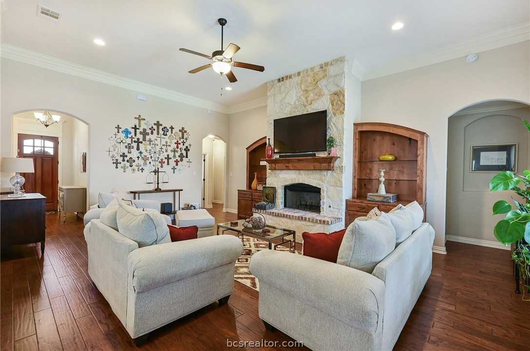 photo 3: 2000 Cassandra Court, Bryan TX 77807