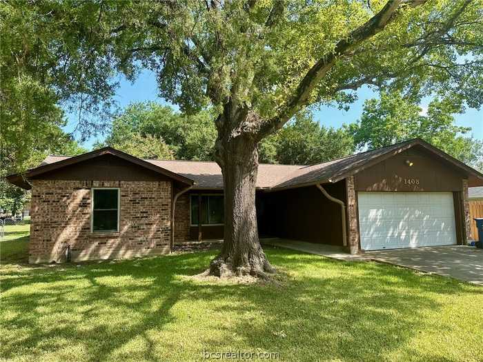 photo 2: 1408 Stacey Street, Navasota TX 77868