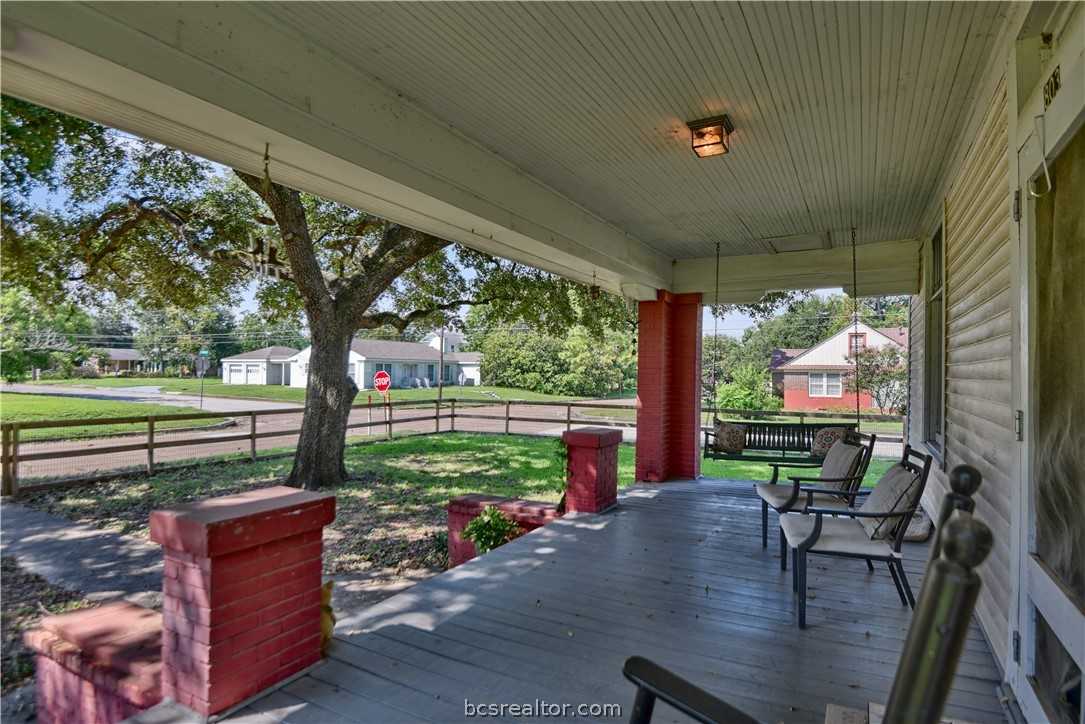 photo 2: 803 Holland Street, Navasota TX 77868