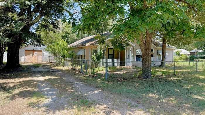 photo 1: 416 E Jack Street, Bremond TX 76629