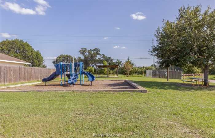 photo 18: 712 Mockingbird Street, Navasota TX 77868