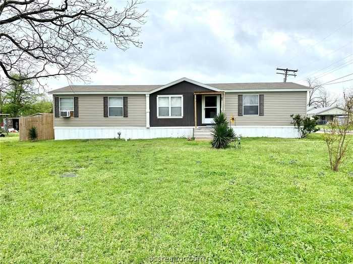 photo 1: 303 N Market, Bremond TX 76629