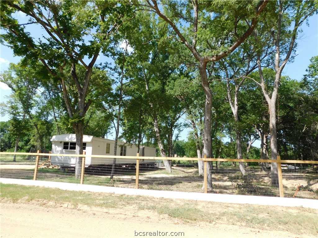 photo 3: 960 Lakeview Drive, Caldwell TX 77836