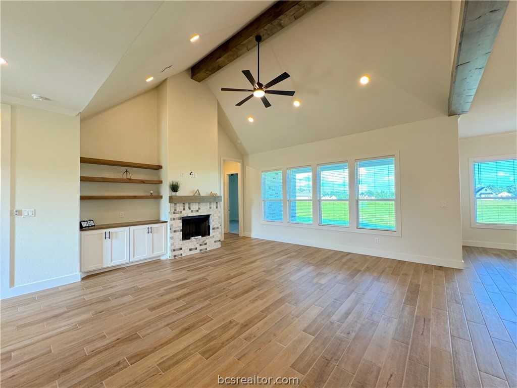 photo 3: 7866 Mathis Creek Dr, Bryan TX 77808