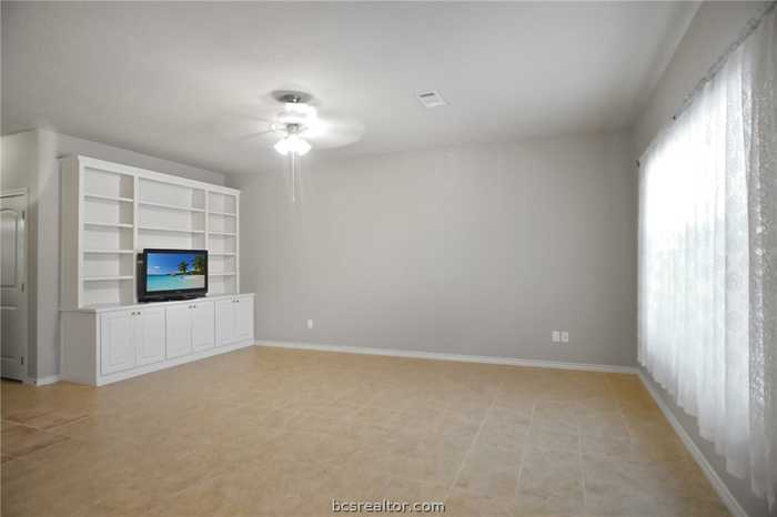 photo 2: 1702 Deacon Drive Unit 303, College Station TX 77845