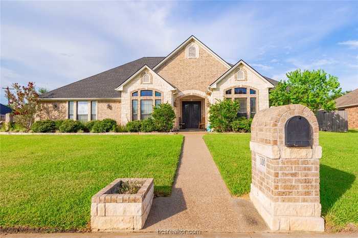 photo 1: 1006 Woodson Drive, Caldwell TX 77836