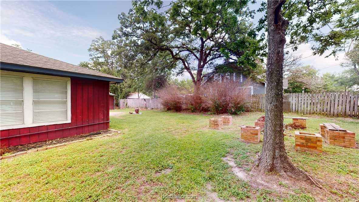 photo 3: 201 Elm Avenue, Bryan TX 77801