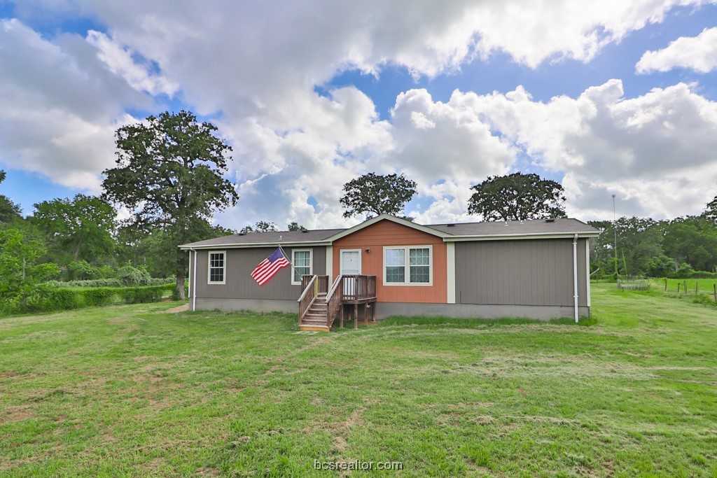 photo 1: 190 Yaupon Drive, Caldwell TX 77836