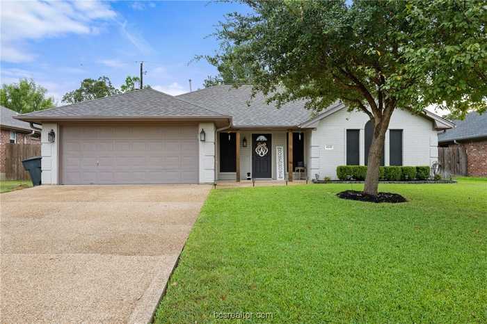 photo 2: 4520 Pembrook Lane, Bryan TX 77802