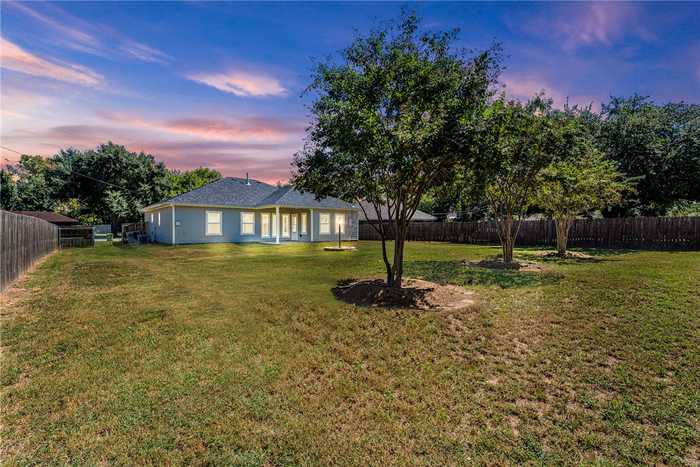 photo 2: 4 Brady Drive, Hearne TX 77859