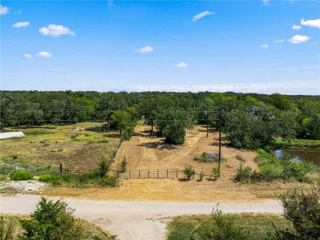 photo 3: 789 Quail Hollow Drive, Caldwell TX 77836