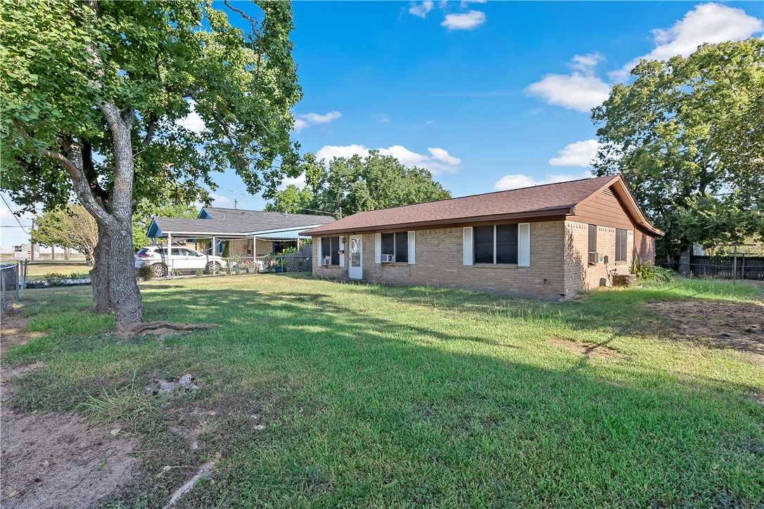 photo 3: 904 N Temple Street, Caldwell TX 77836