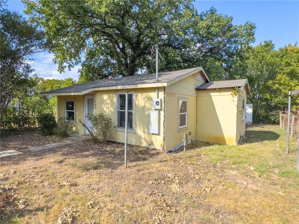 photo 3: 602 N Shaw Street, Caldwell TX 77836