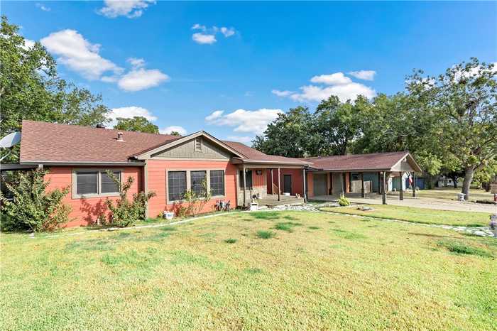 photo 2: 606 W Alligator Street, Caldwell TX 77836