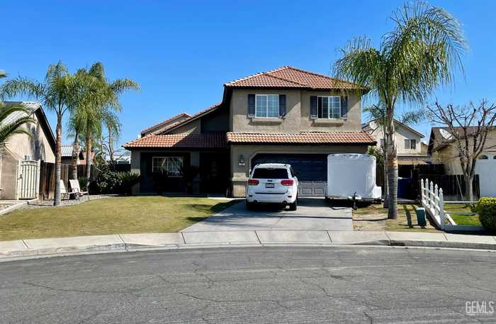 photo 1: 107 Calle Pinuelas, Delano CA 93215