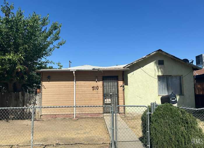 photo 1: 710 Austin Street, Delano CA 93215