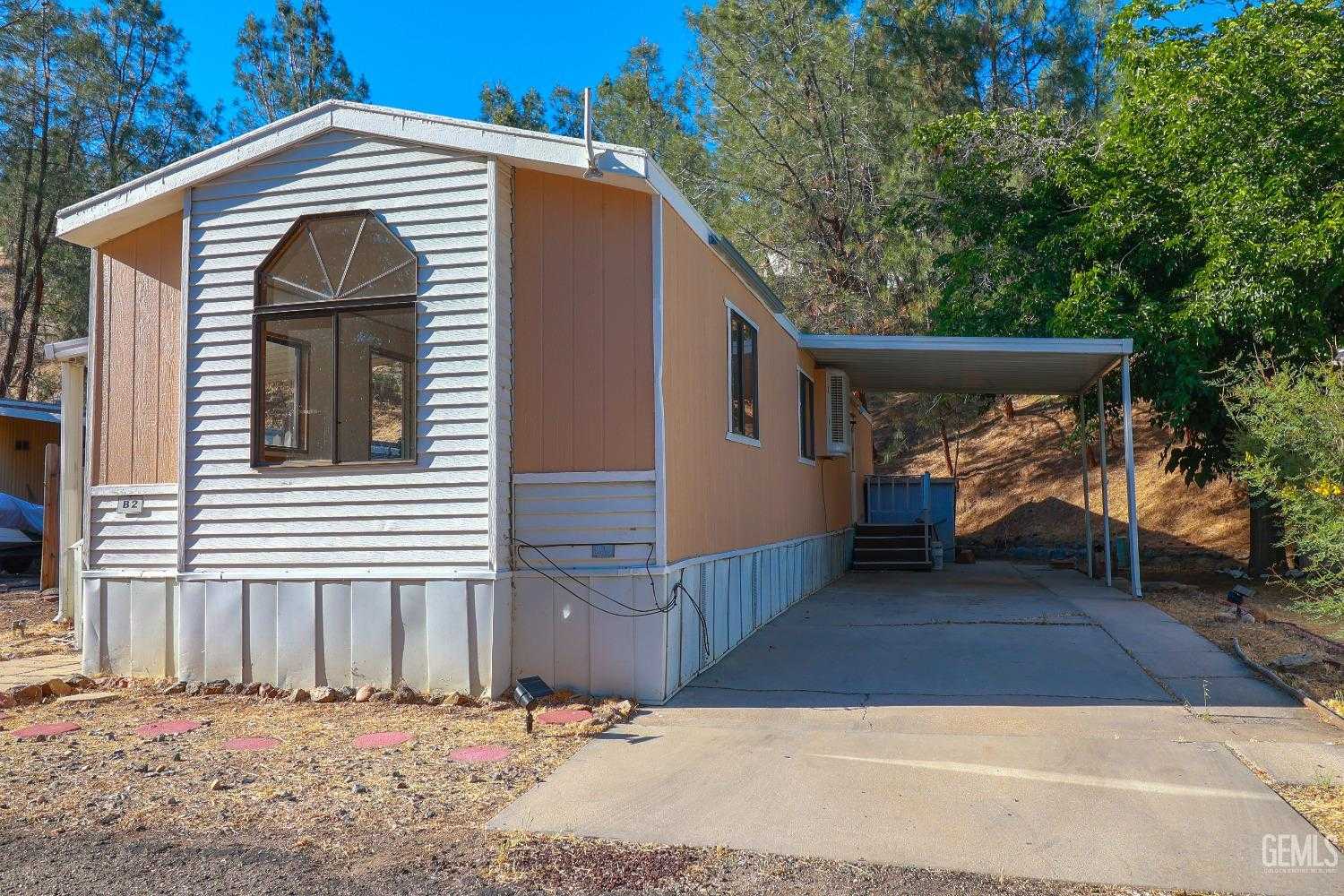 photo 1: 1040 Evans Road Unit B2, Wofford Heights CA 93285