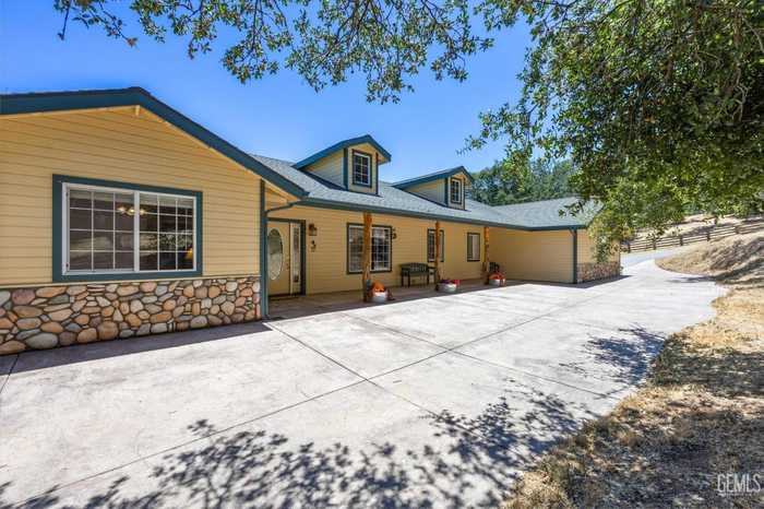 photo 1: 28079 Twisted Oak Road, Keene CA 93531