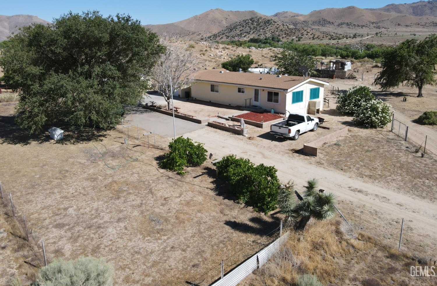 photo 2: 3047 S Kelso Valley Road, Weldon CA 93283