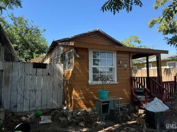 photo 2: 115 Kern Street, Taft CA 93268