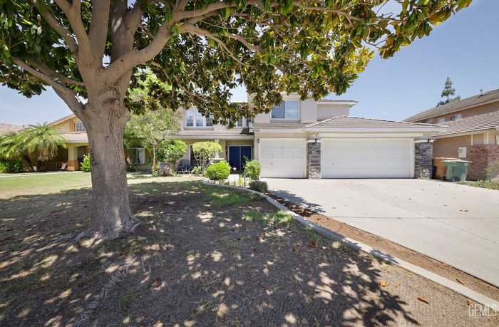 photo 1: 4706 Triple Crown Drive, Bakersfield CA 93312