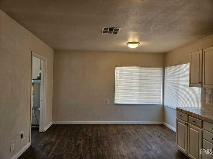 photo 10: 624 Poplar Avenue, Wasco CA 93280