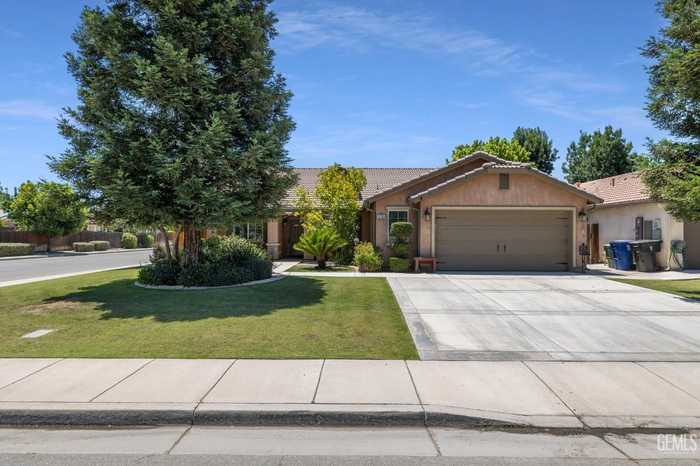 photo 1: 10703 Coronado Pointe Drive, Bakersfield CA 93311