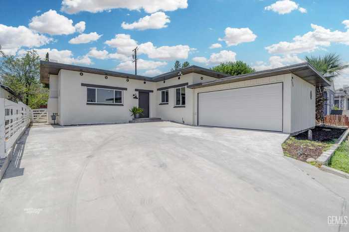 photo 1: 709 Philippine Street, Taft CA 93268