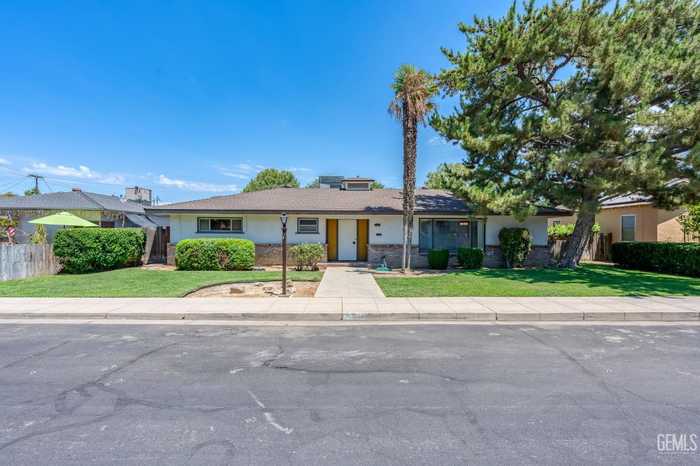 photo 1: 756 CYPRESS Avenue, Wasco CA 93280