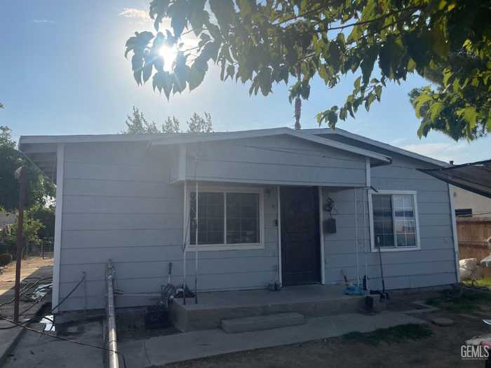 photo 1: 711 Tyler Street, Taft CA 93268