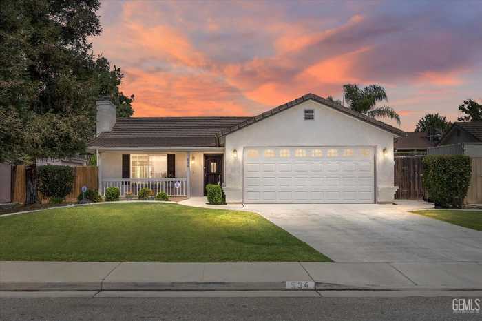 photo 1: 534 Meadow Grove Court, Bakersfield CA 93308