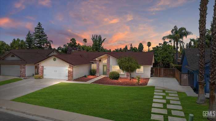 photo 1: 9504 Eagle Oak Road, Bakersfield CA 93311