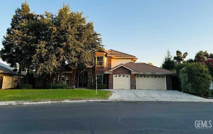 photo 1: 6948 Iron Oak Drive, Bakersfield CA 93312