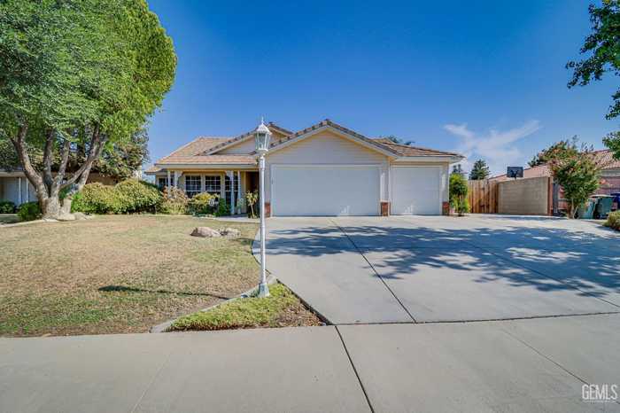 photo 1: 9821 Blackfoot Drive, Bakersfield CA 93312