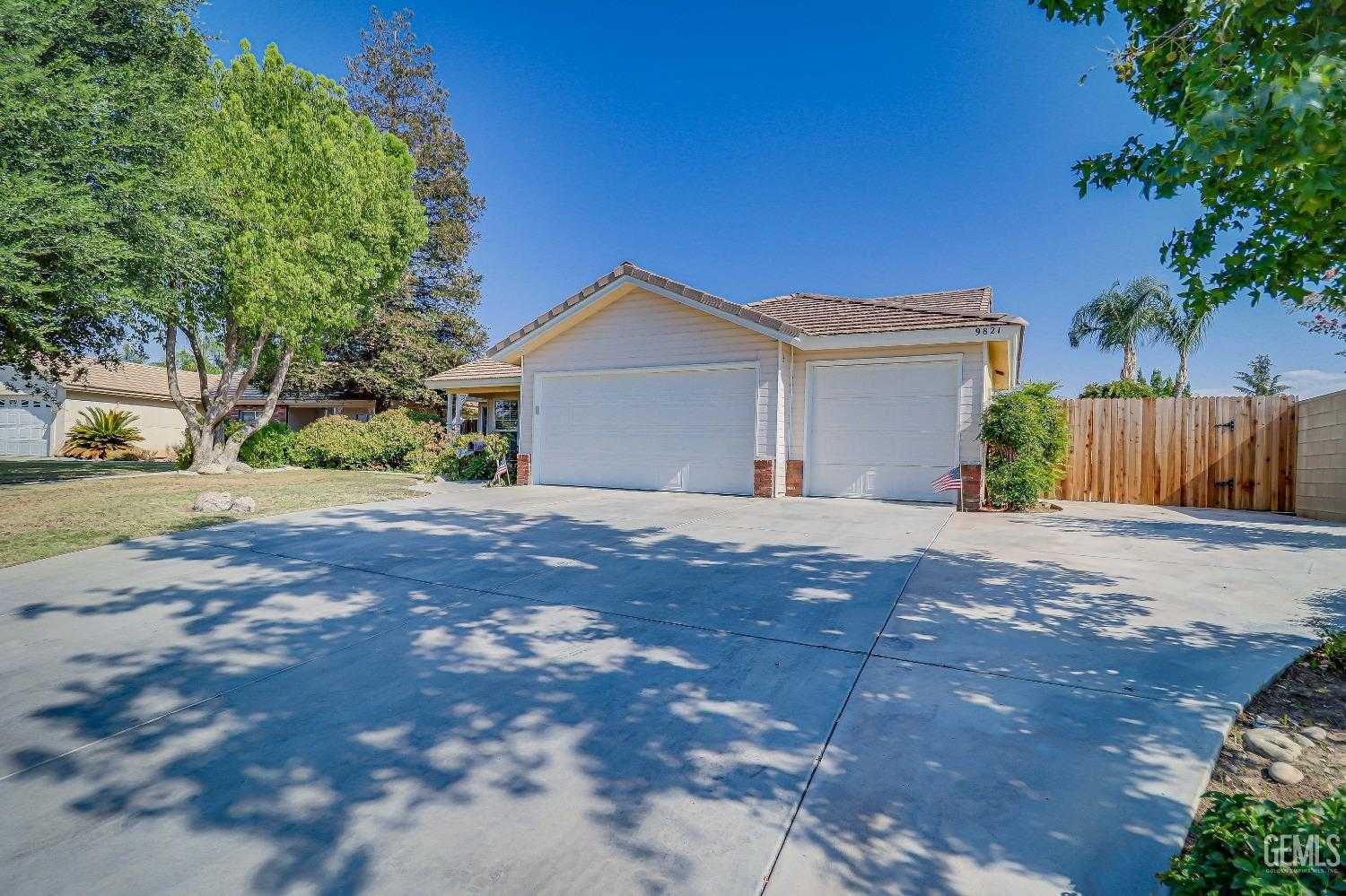 photo 2: 9821 Blackfoot Drive, Bakersfield CA 93312