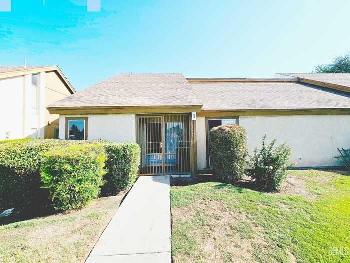 photo 1: 5000 Nordic Drive Unit 1, Bakersfield CA 93309