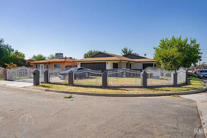 photo 1: 415 Curtis Drive, Bakersfield CA 93307