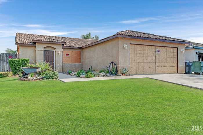 photo 1: 325 W Pilot Avenue, Bakersfield CA 93308