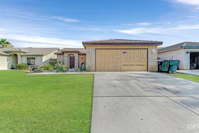 photo 2: 325 W Pilot Avenue, Bakersfield CA 93308