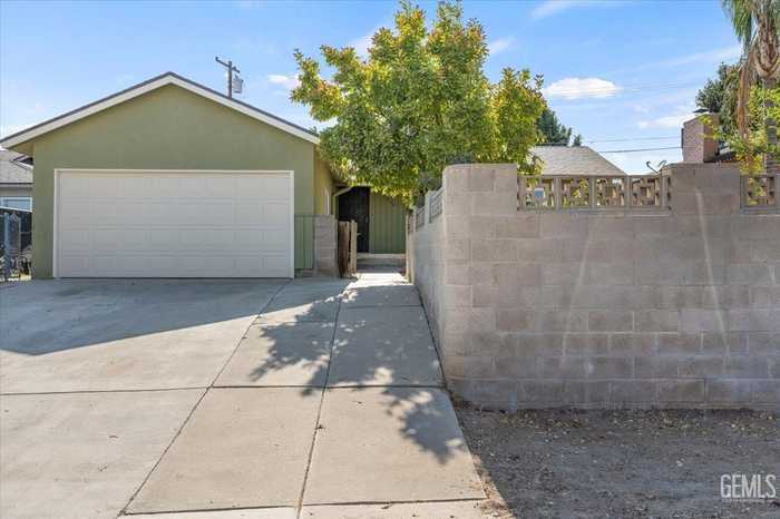 photo 2: 2204 Pageant Street, Bakersfield CA 93306