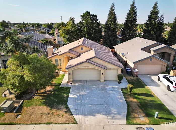 photo 2: 10208 Lerwick Avenue, Bakersfield CA 93311