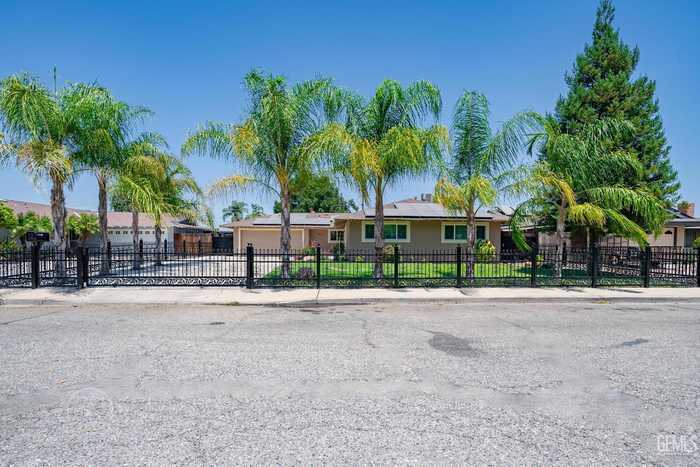 photo 1: 2216 9th Street, Wasco CA 93280