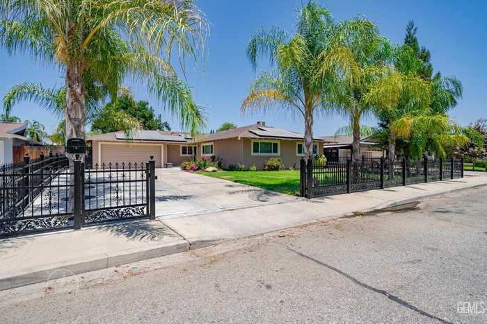 photo 2: 2216 9th Street, Wasco CA 93280