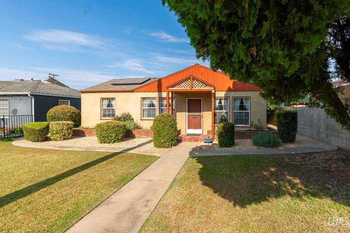 photo 2: 829 S Oleander Avenue, Bakersfield CA 93304