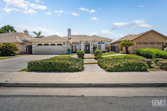 photo 2: 11213 Illusion Way, Bakersfield CA 93311