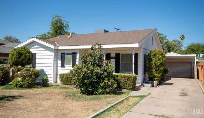 photo 1: 2520 La Siesta Drive, Bakersfield CA 93305