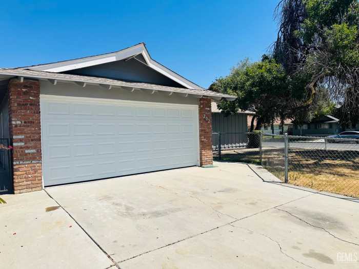 photo 2: 702 Union Street, Delano CA 93215